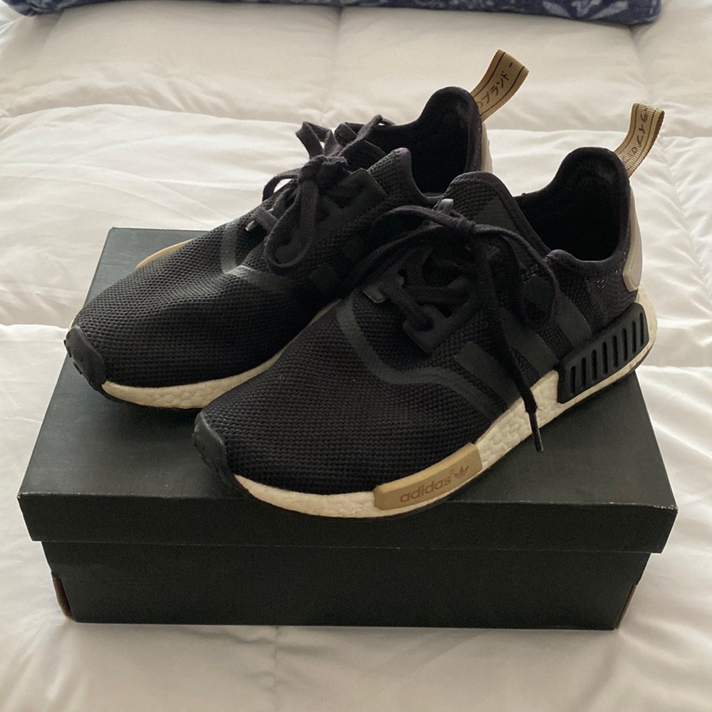 Womens Adidas NMD_R1 sneakers